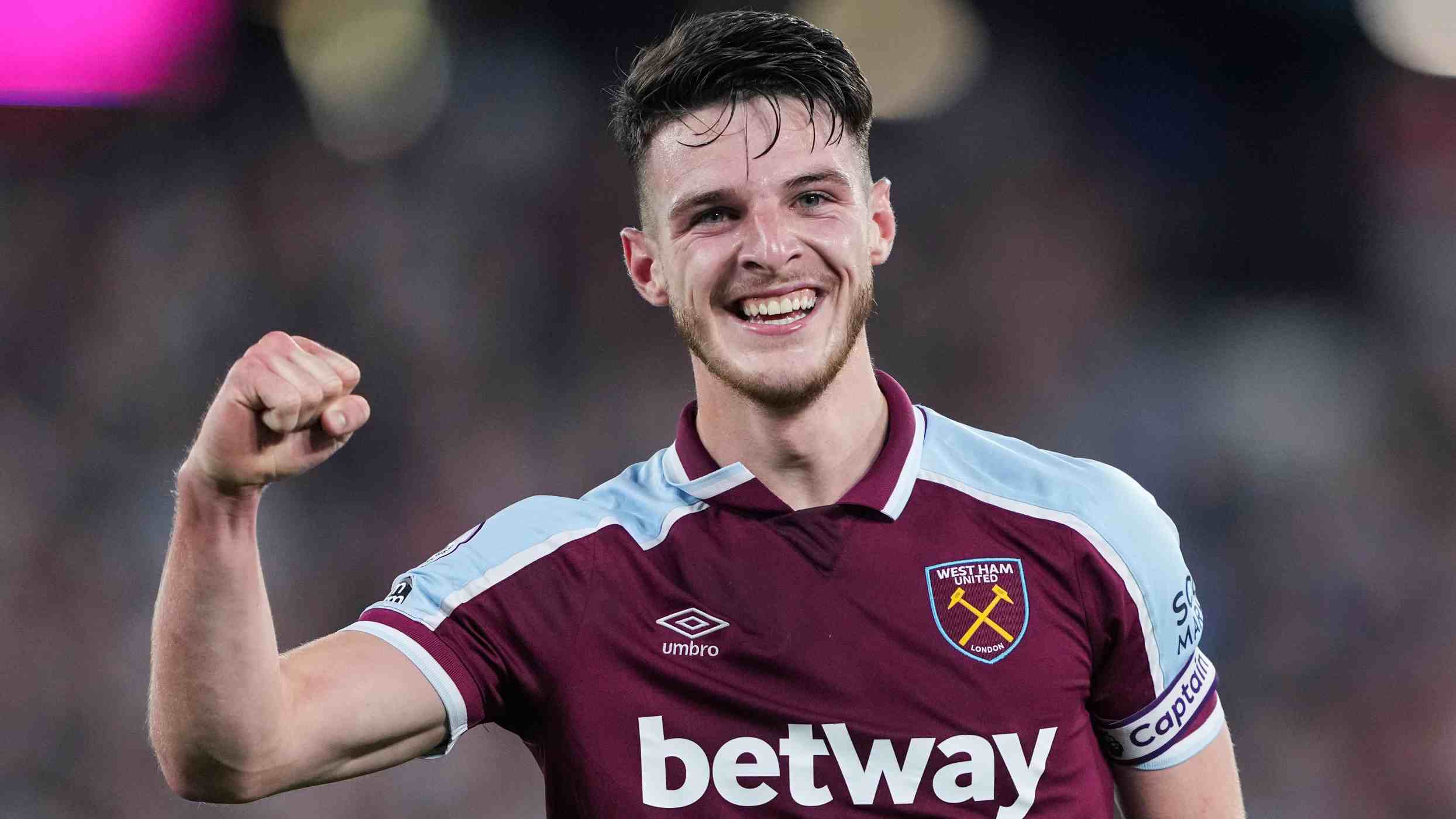 Declan Rice told to join Manchester City over United - Manchester City ...