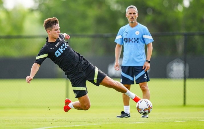 ‘Good move!’, ‘Salford Silva for a reason’ – Man City fans react as James McAtee expected to stay despite interest from other clubs ‘Good move!’, ‘Salford Silva for a reason’ – Man City fans react as James McAtee expected to stay despite interest from other clubs